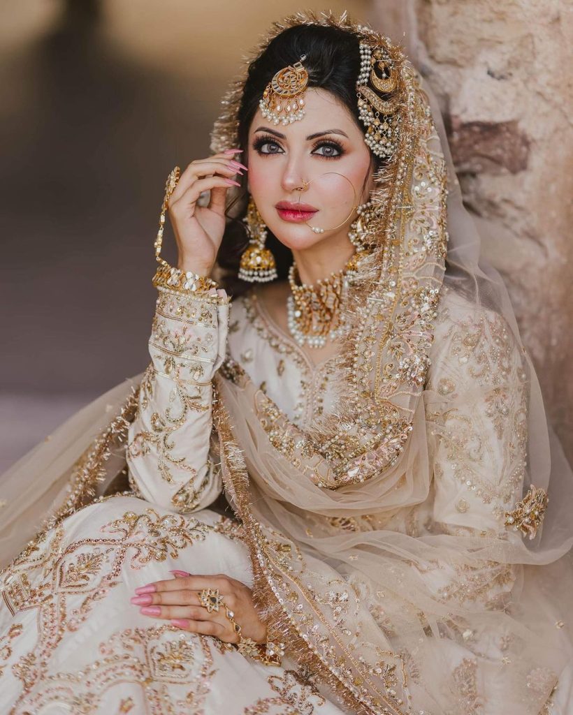 Moomal Khalid Looks Gorgeous In Her Latest Bridal Photoshoot | Reviewit.pk