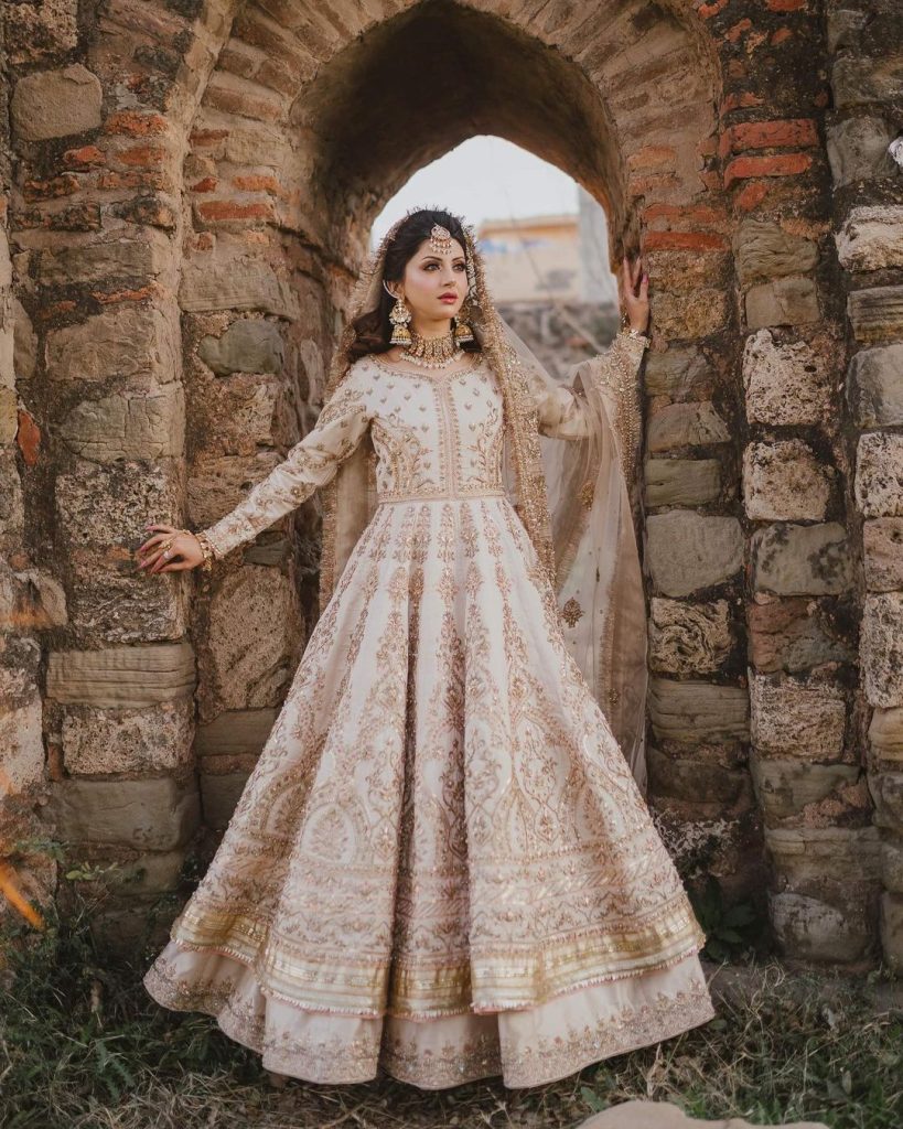 Moomal Khalid Looks Gorgeous In Her Latest Bridal Photoshoot