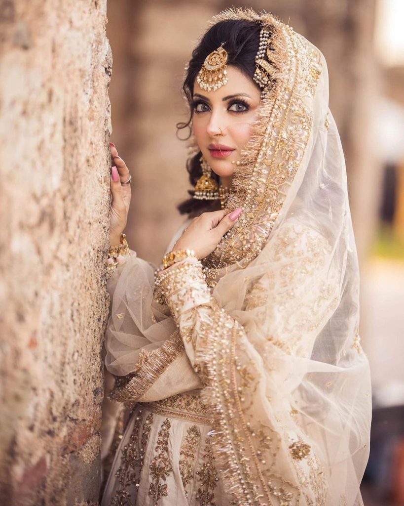 Moomal Khalid Looks Gorgeous In Her Latest Bridal Photoshoot