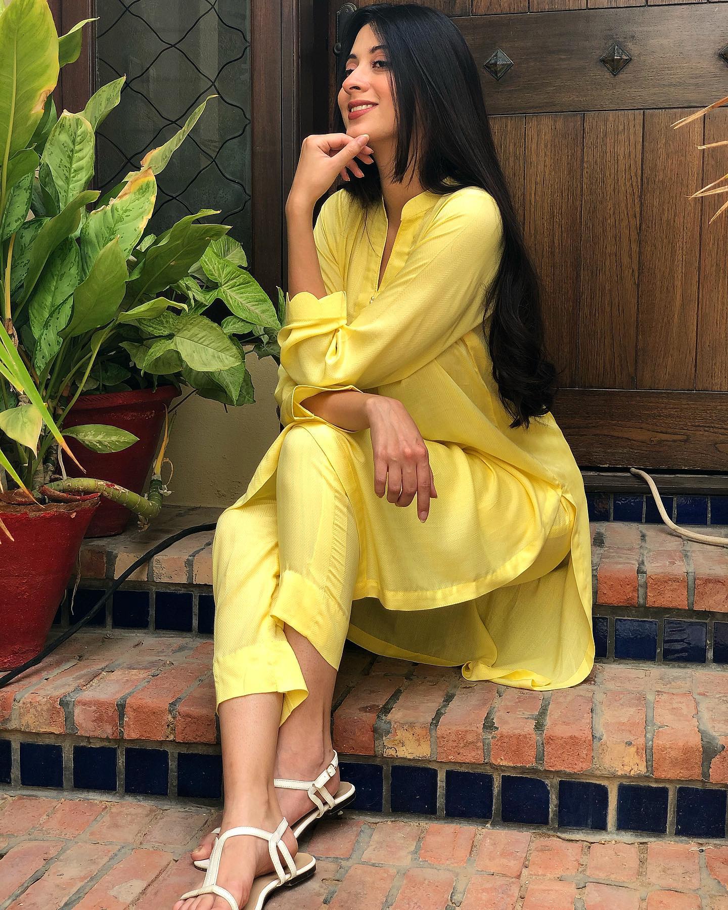 Api Sabeena Enchanting Pictures Of Dobara Famed Actress Sabeena | Reviewit.pk