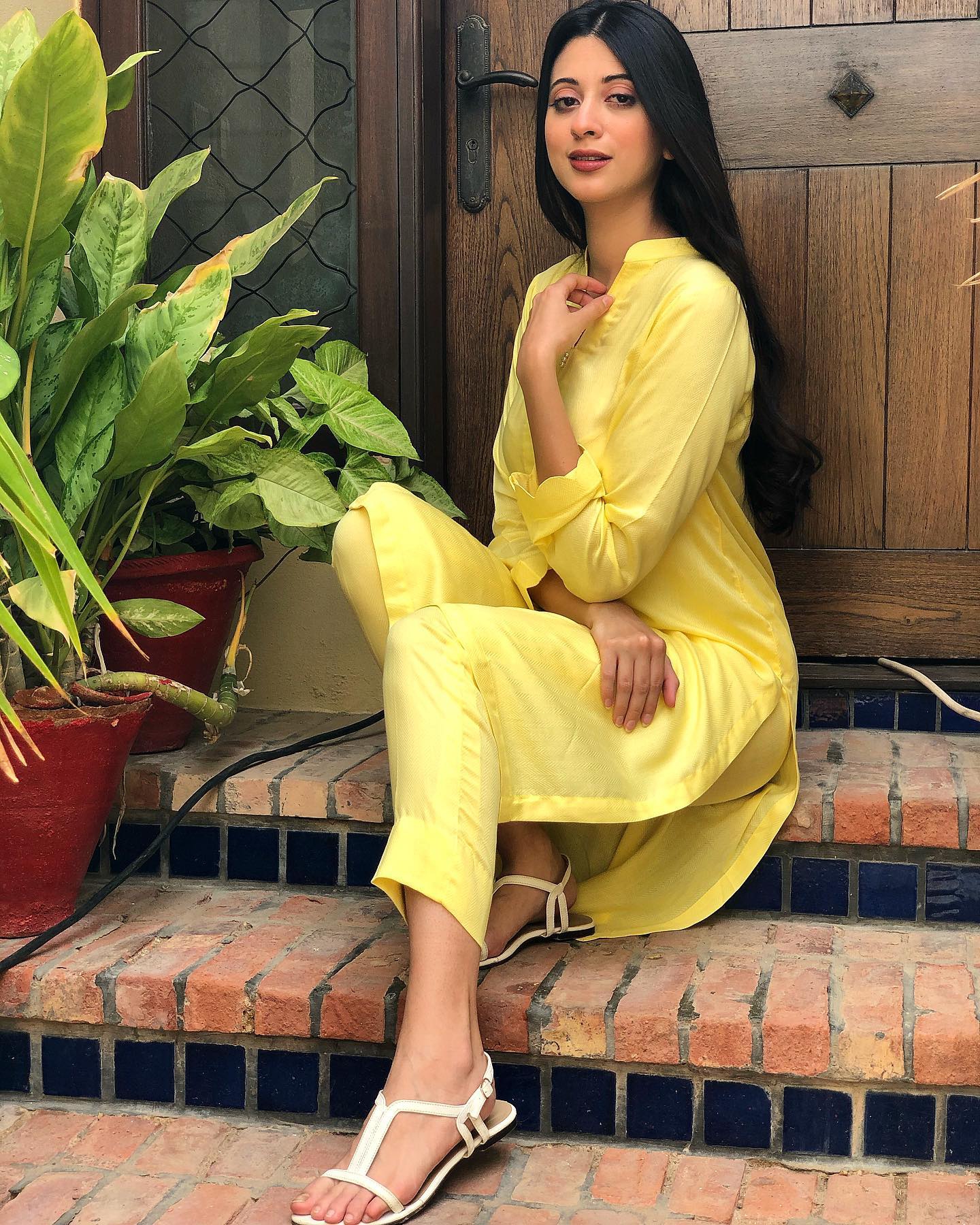 Api Sabeena Enchanting Pictures Of Dobara Famed Actress Sabeena | Reviewit.pk