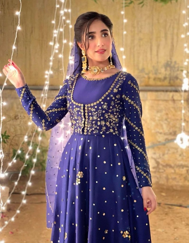 Aiza Awan’s Appealing Dresses From Yeh Na Thi Hamari Qismat