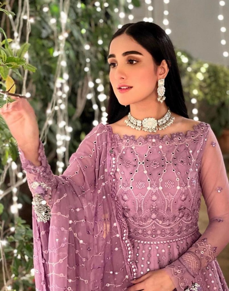 Aiza Awan’s Appealing Dresses From Yeh Na Thi Hamari Qismat