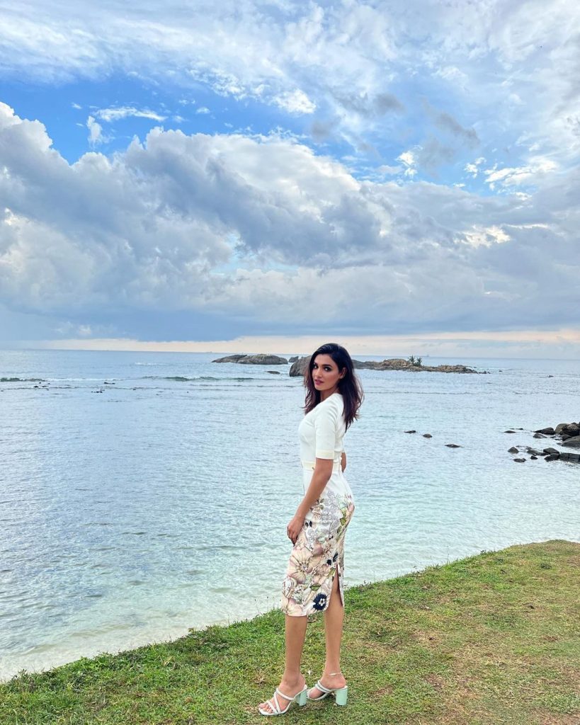 Amna Ilyas’ Recent Vacation Picture Outrages Audience