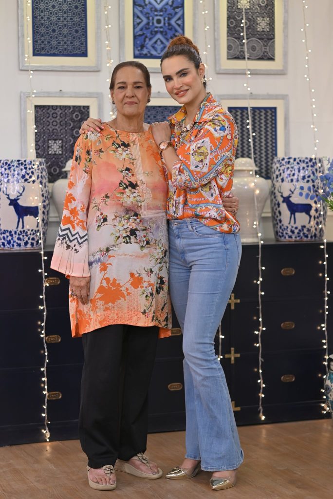 Dananeer And Nadia Hussain With Their Mothers At GMP