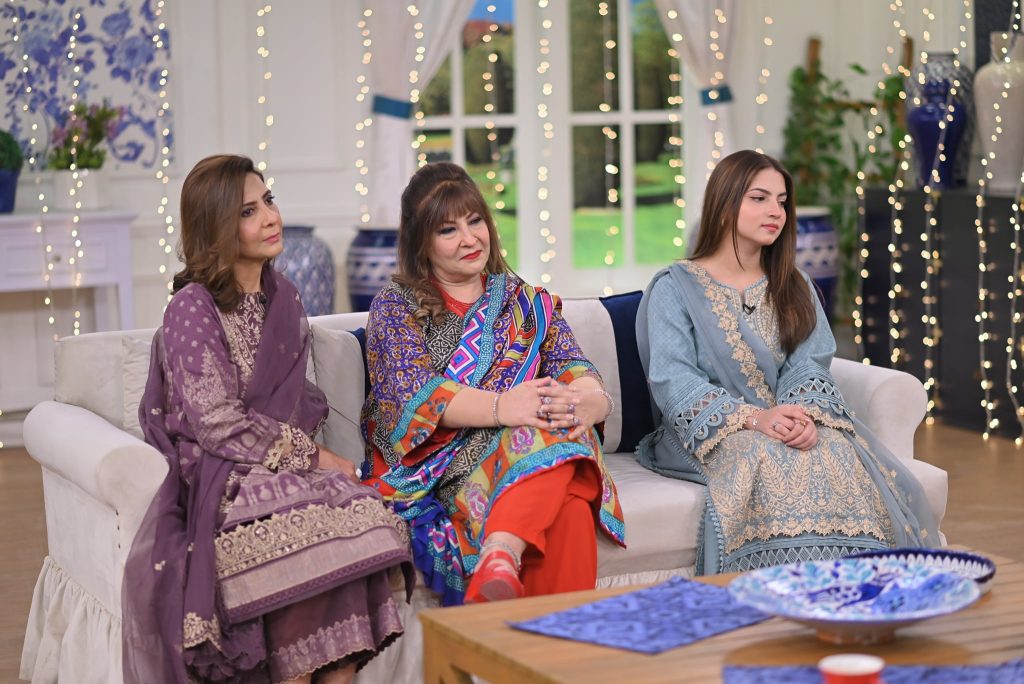 Dananeer And Nadia Hussain With Their Mothers At GMP