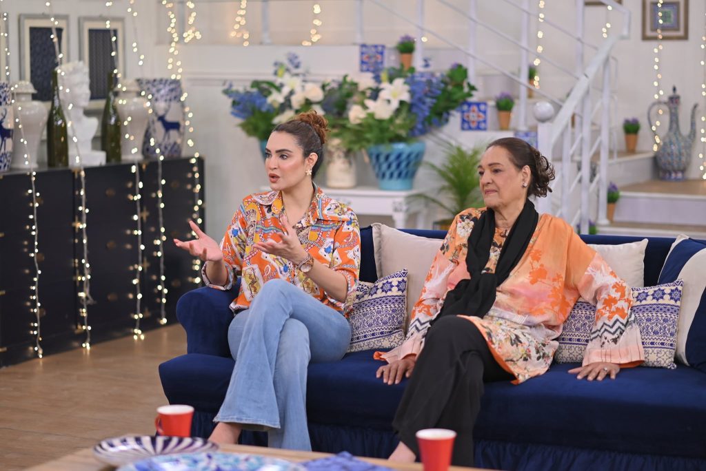 Dananeer And Nadia Hussain With Their Mothers At GMP