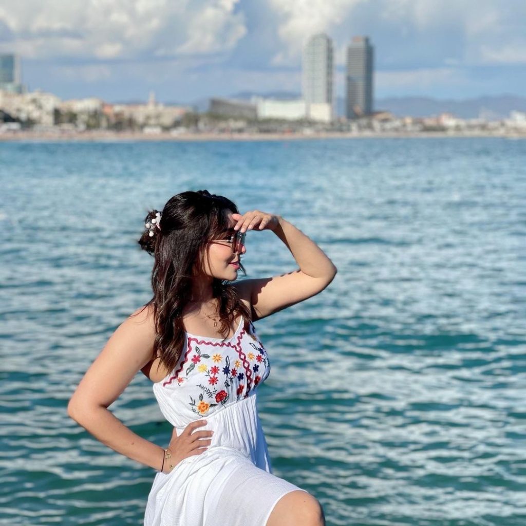 Actress Maira Khan's Latest Breathtaking Vacation Pictures