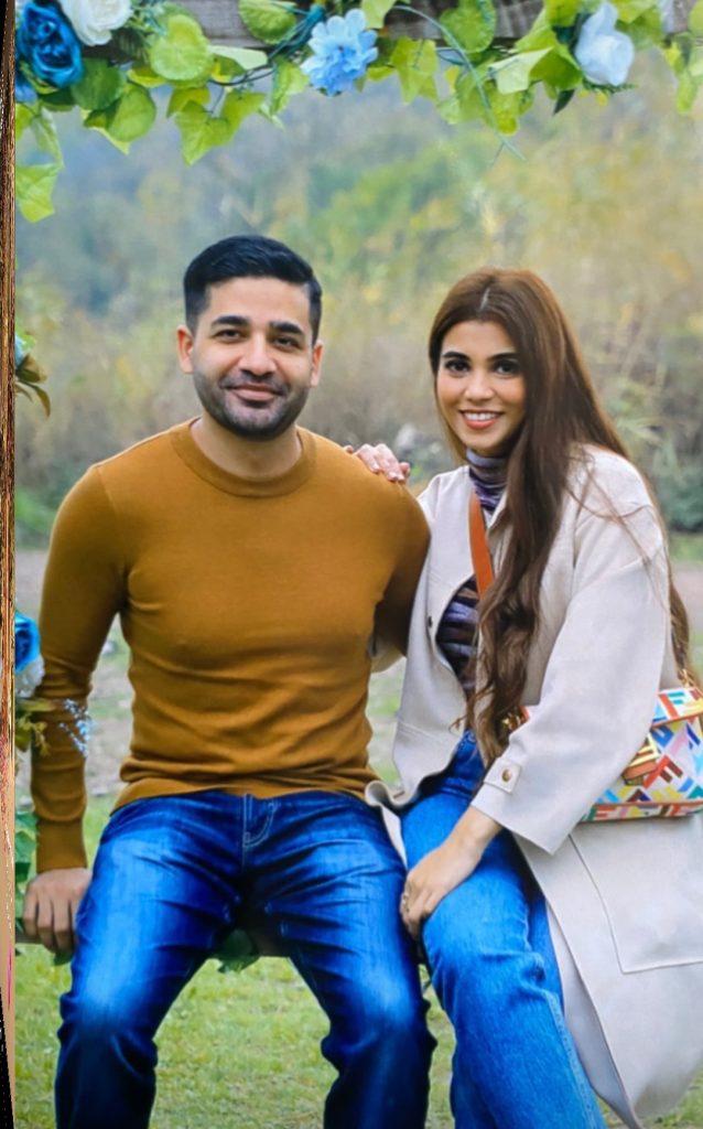 Minna Tariq Pictures With Her Husband