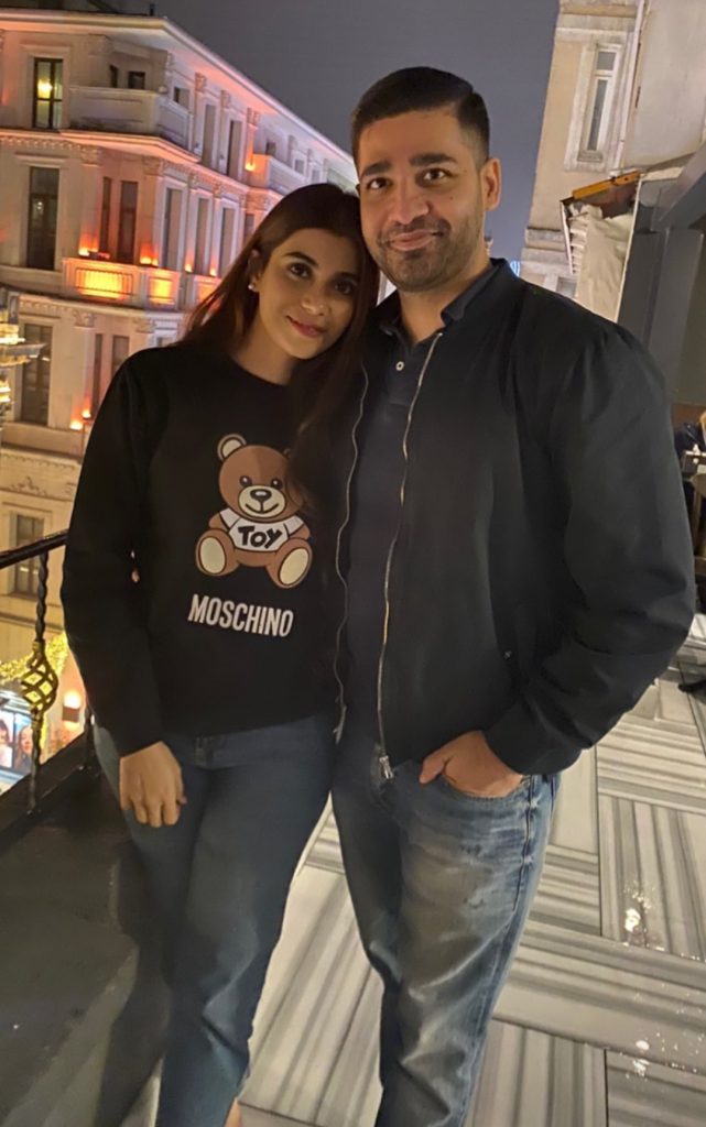 Minna Tariq Pictures With Her Husband