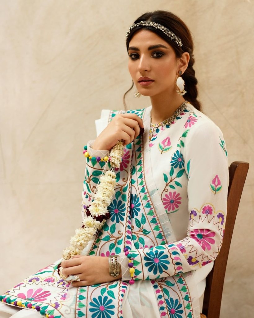 Zaha Lawn Collection’22 Featuring Ramsha Khan