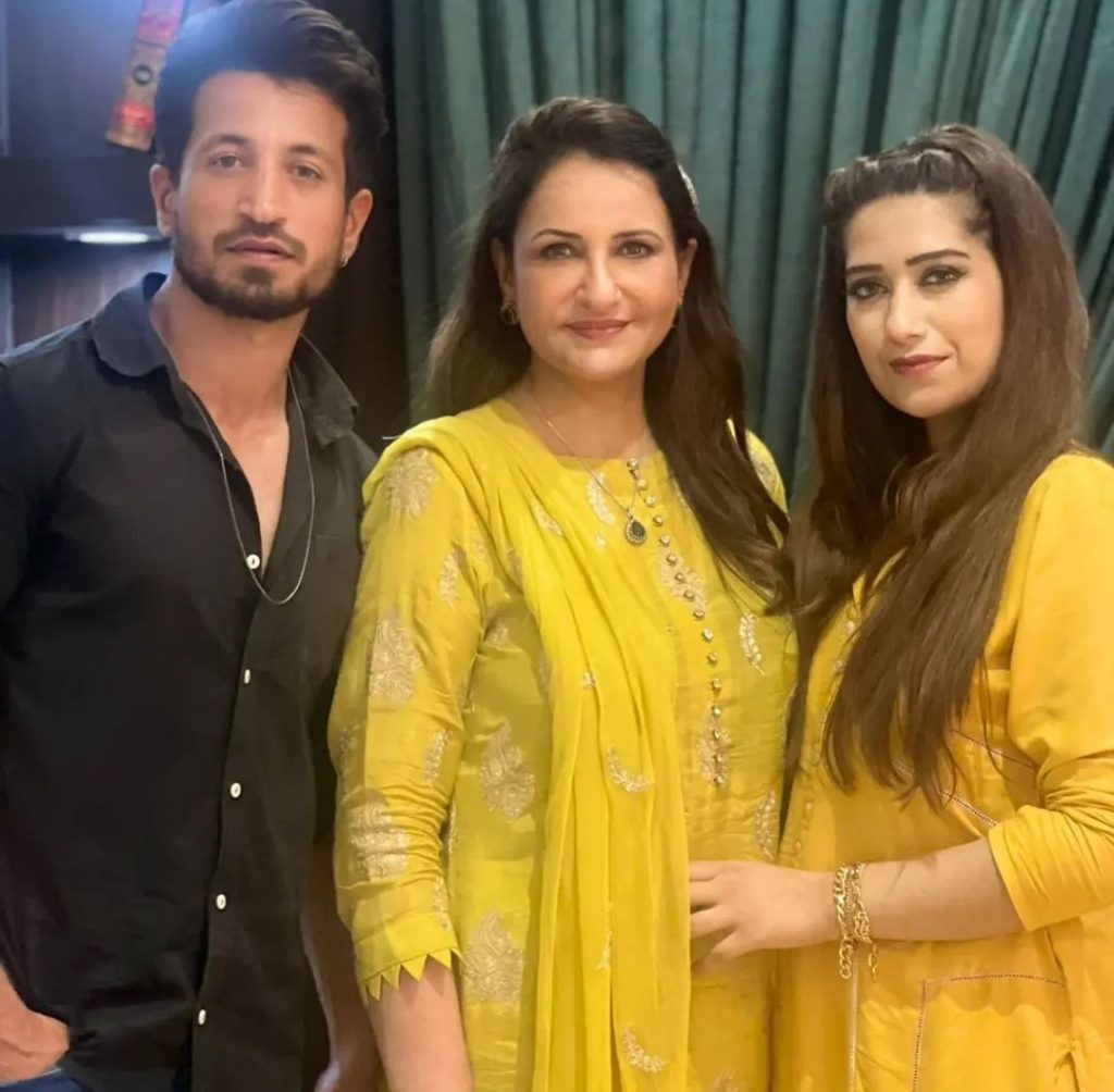 Saba Faisal's Family Pictures from A Dinner