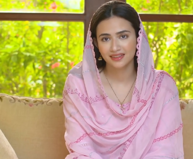 Sana Javed’s Beautiful Elegant Dresses From Aye Musht-e-Khaak