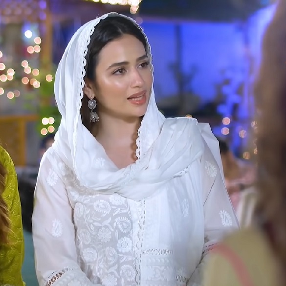 Sana Javed’s Beautiful Elegant Dresses From Aye Musht-e-Khaak