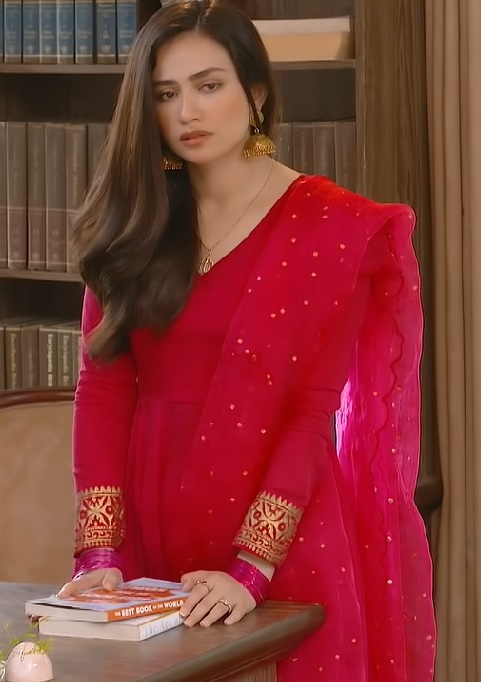 Sana Javed’s Beautiful Elegant Dresses From Aye Musht-e-Khaak