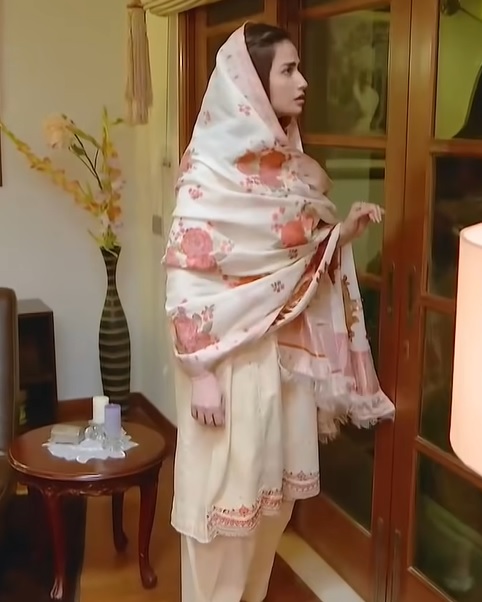 Sana Javed’s Beautiful Elegant Dresses From Aye Musht-e-Khaak