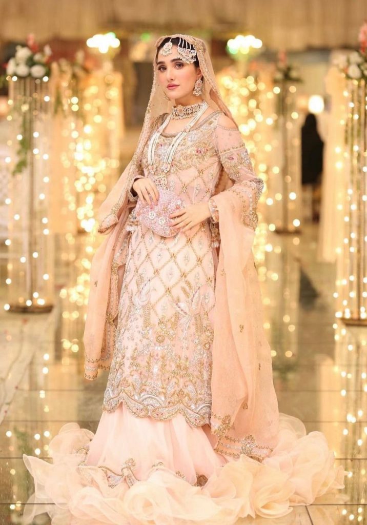 Aiza Awan’s Appealing Dresses From Yeh Na Thi Hamari Qismat