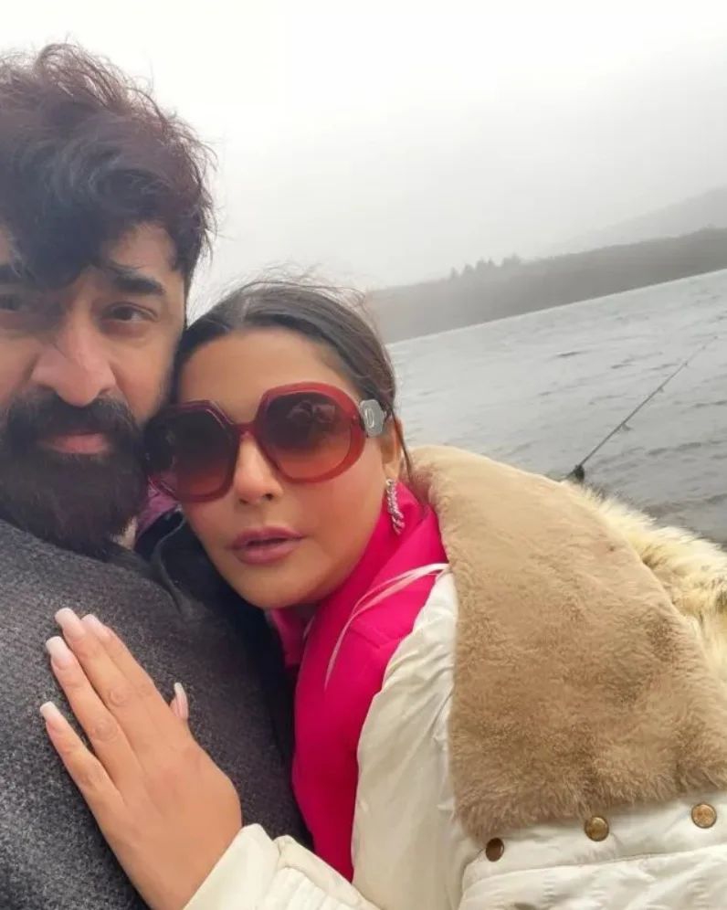 Nida Yasir Vacationing In UK with Husband Yasir Nawaz