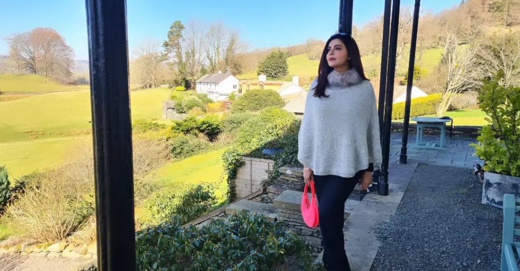 Nida Yasir Vacationing In UK with Husband Yasir Nawaz