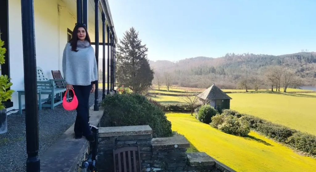 Nida Yasir Vacationing In UK with Husband Yasir Nawaz