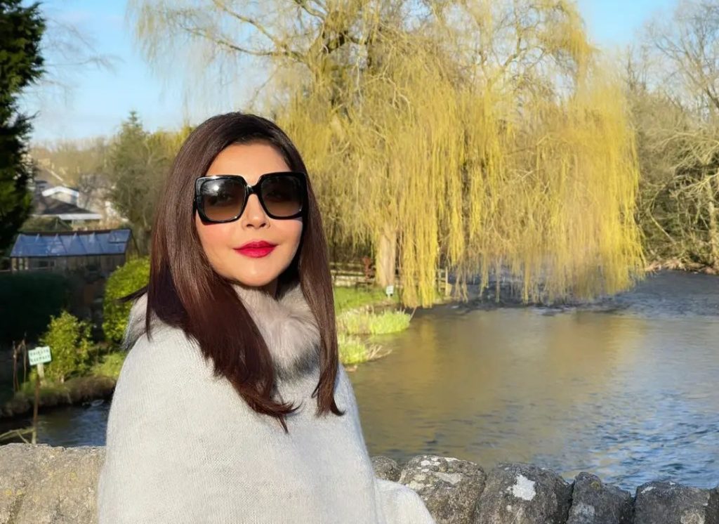 Nida Yasir Vacationing In UK with Husband Yasir Nawaz