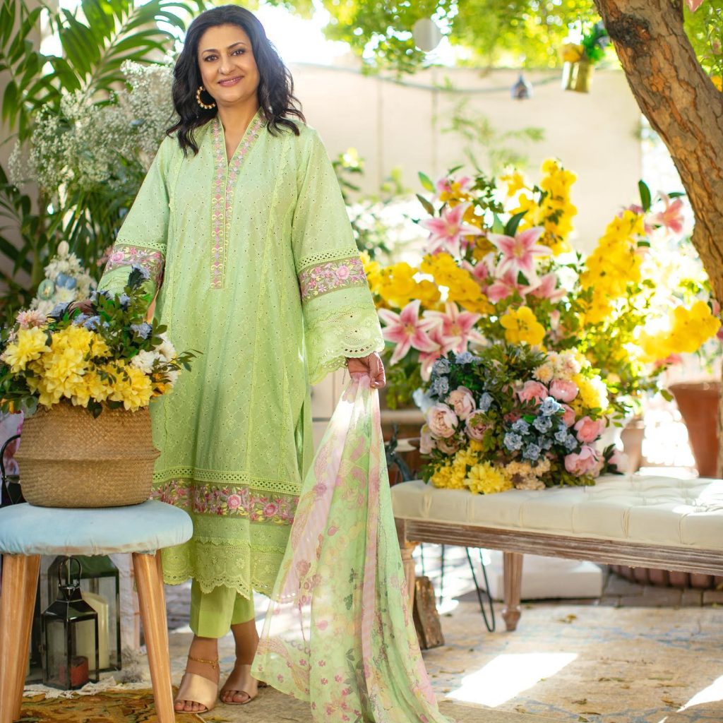 Dur e Fishan And Saba Hameed Give Pure Family Vibes In Latest Shoot