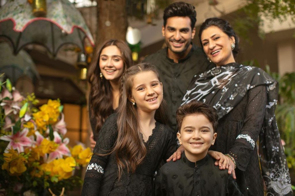 Dur e Fishan And Saba Hameed Give Pure Family Vibes In Latest Shoot ...