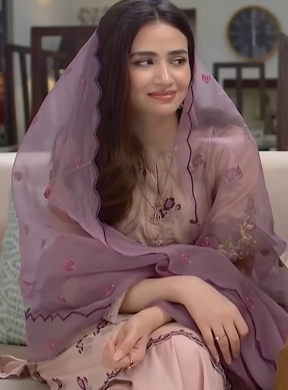 Sana Javed’s Beautiful Elegant Dresses From Aye Musht-e-Khaak