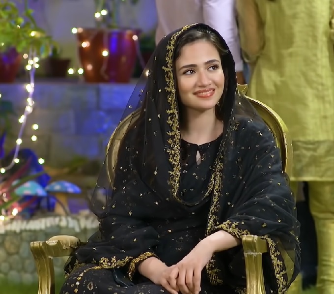 Sana Javed’s Beautiful Elegant Dresses From Aye Musht-e-Khaak