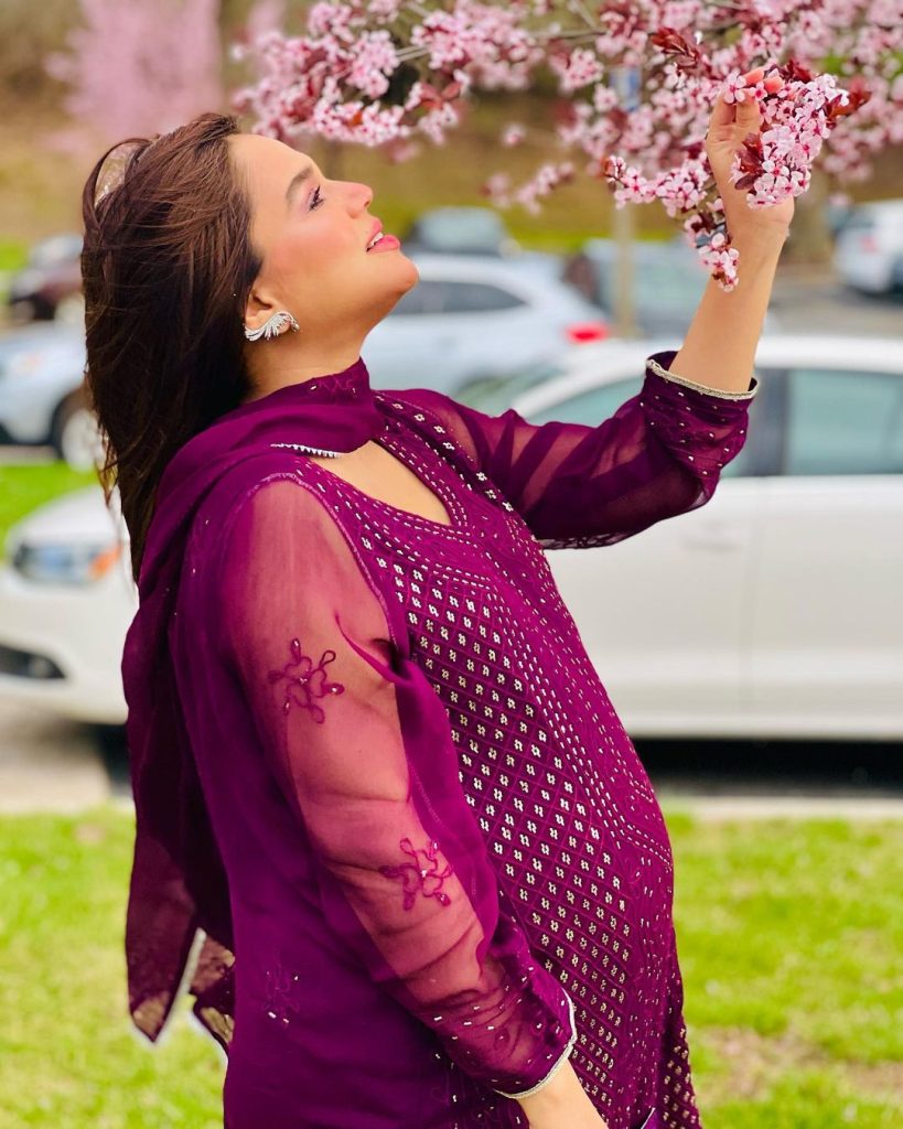 Latest pictures of actress Zohra Aamir to become a mother