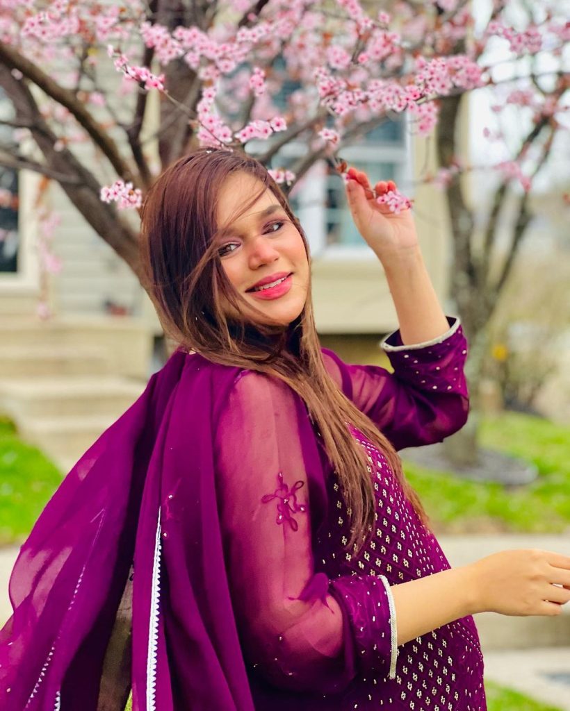 Mommy To Be Actress Zohreh Amir's Latest Pictures