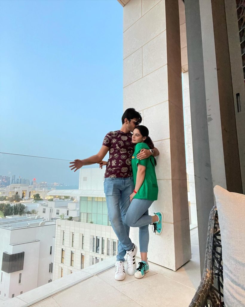 Aiman ​​Khan and Minal Khan enjoying in Qatar with family