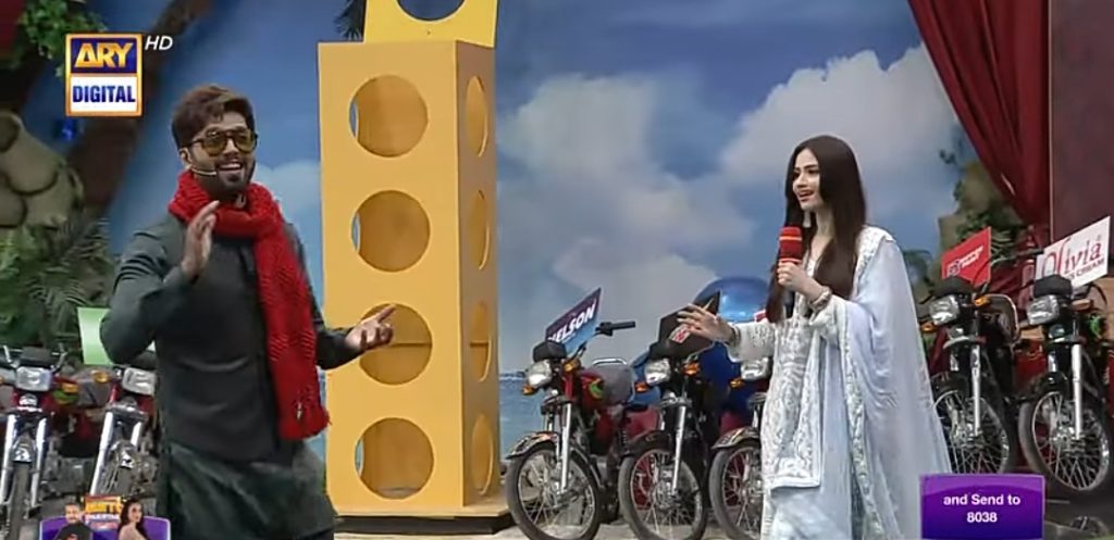 What did Sana Javed Gift To Jeeto Pakistan Audience - Watch Video