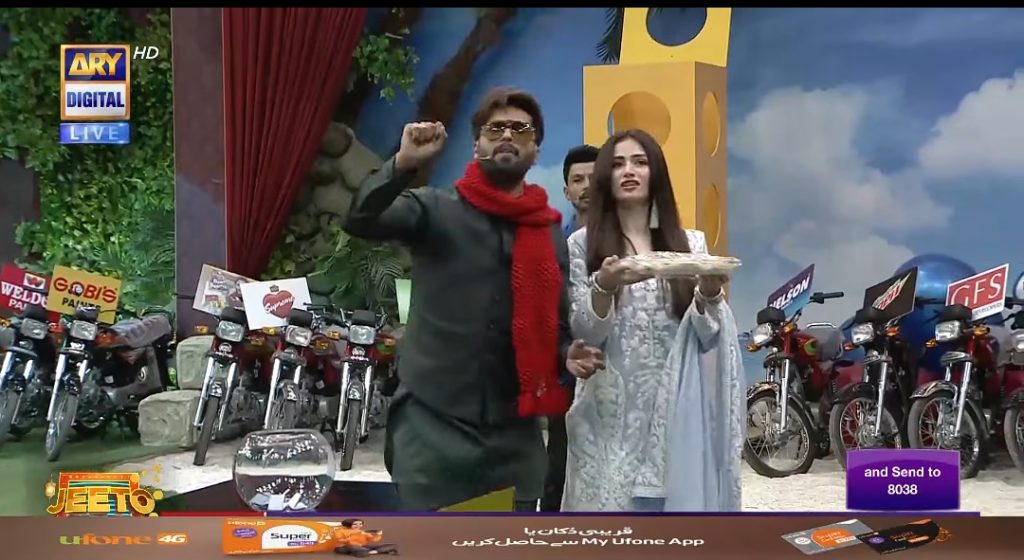 What did Sana Javed Gift To Jeeto Pakistan Audience - Watch Video
