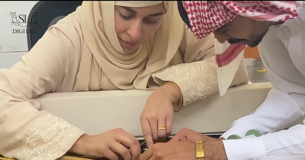 Shaista Lodhi Had Honor To Take Part in Ghilaf E Kaaba Stitching - Video