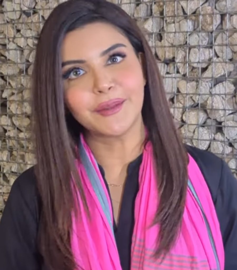 Nida Yasir's Lip Fillers Criticized by Public