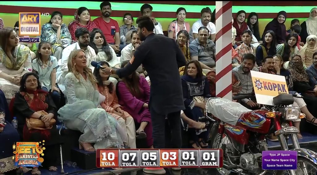 Fans Love Shaniera's Participation in Jeeto Pakistan