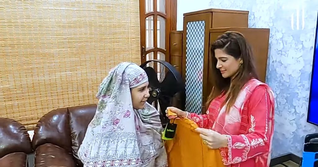 Ayesha Omar's Act Of Kindness in Ramadan Wins Hearts