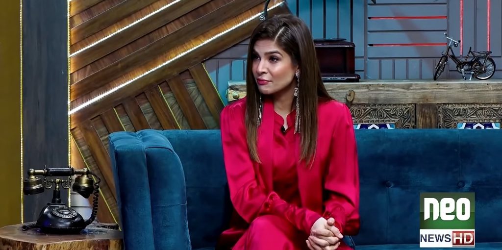 Netizens School Nauman Ijaz For His Uncomfortable Cross Questioning With Ayesha Omar