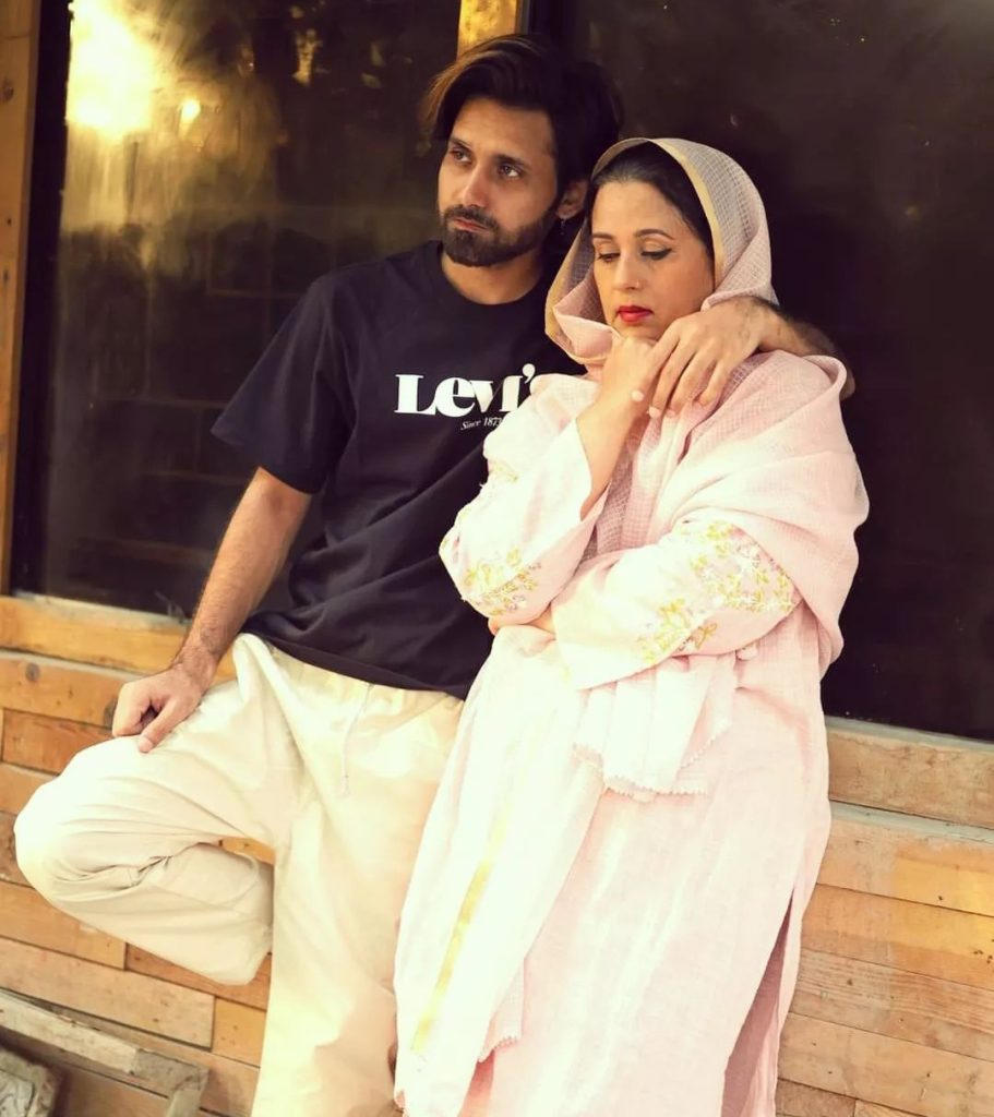 Singer & Actress Arifa Siddiqui Makes Come Back in Singing With Husband