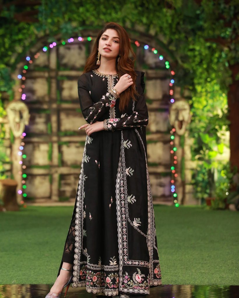 Shehroz Sabzwari, Sadaf Kanwal And Kinza Hashmi's Clicks From JPL