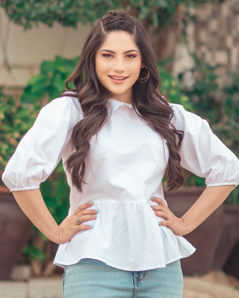 Neelam Muneer Under Fire For Displaying Her Good Deeds