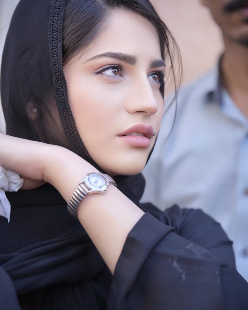 Neelam Muneer Under Fire For Displaying Her Good Deeds