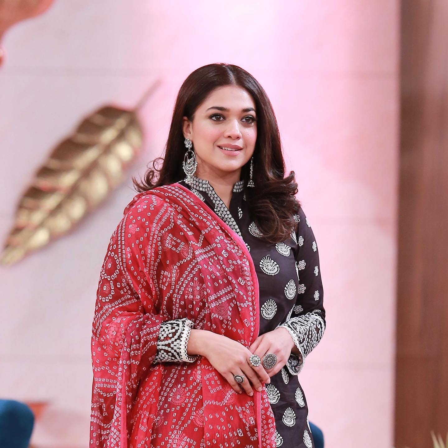 sanam-jung-s-enchanting-pictures-from-ramzan-transmission-reviewit-pk