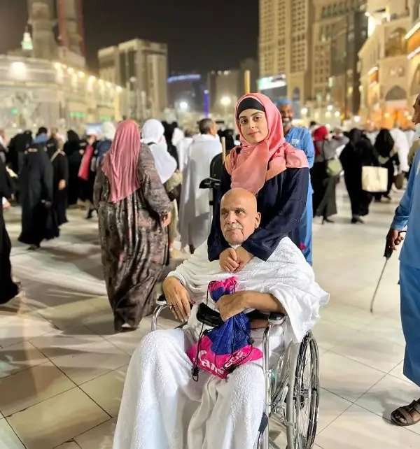 Yashma Gill Shares Memorable Experience of Meeting Sana Khan At Umrah Trip