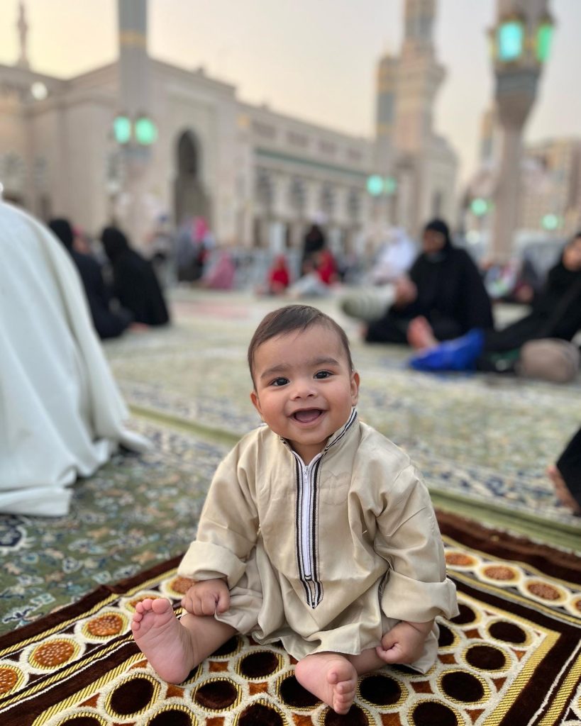 Zaid Ali And Family Beautiful Pictures From Masjid-e-Nabawi