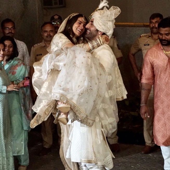 Ranbir Kapoor And Alia Bhatt Get Married-Pictures