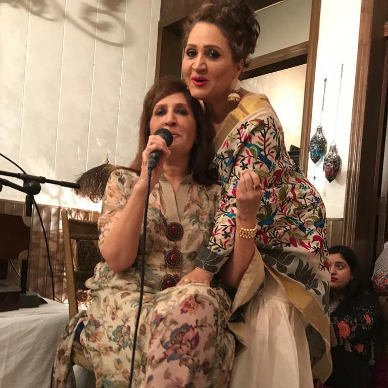 Asma Abbas Broke Into Tears While Talking About Her Late Sister