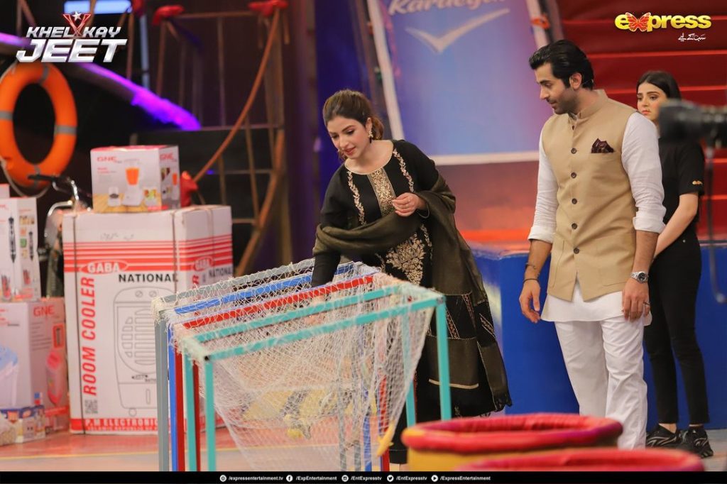 Kinza Hashmi Beautiful Pictures With Sheheryar Munawar From Show