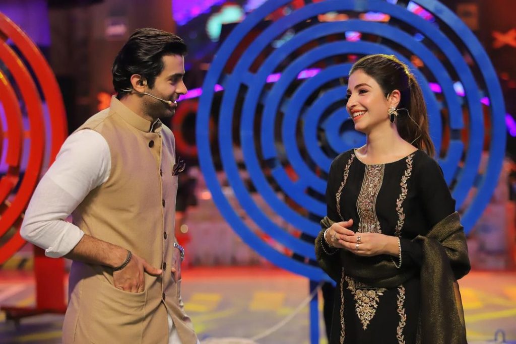 Kinza Hashmi Beautiful Pictures With Sheheryar Munawar From Show